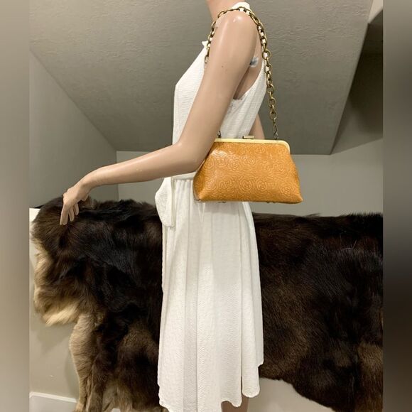 Embossed Rose Handmade Cowhide Leather Push-lock Handbag Includes Small Clutch - Picture 2 of 16